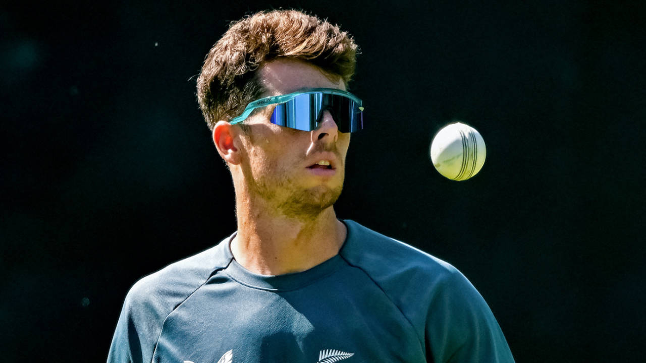 Is Mitchell Santner the snazziest left-arm spinner or what? Sri Lanka vs New Zealand, 2nd ODI, Pallekele, November 16, 2024