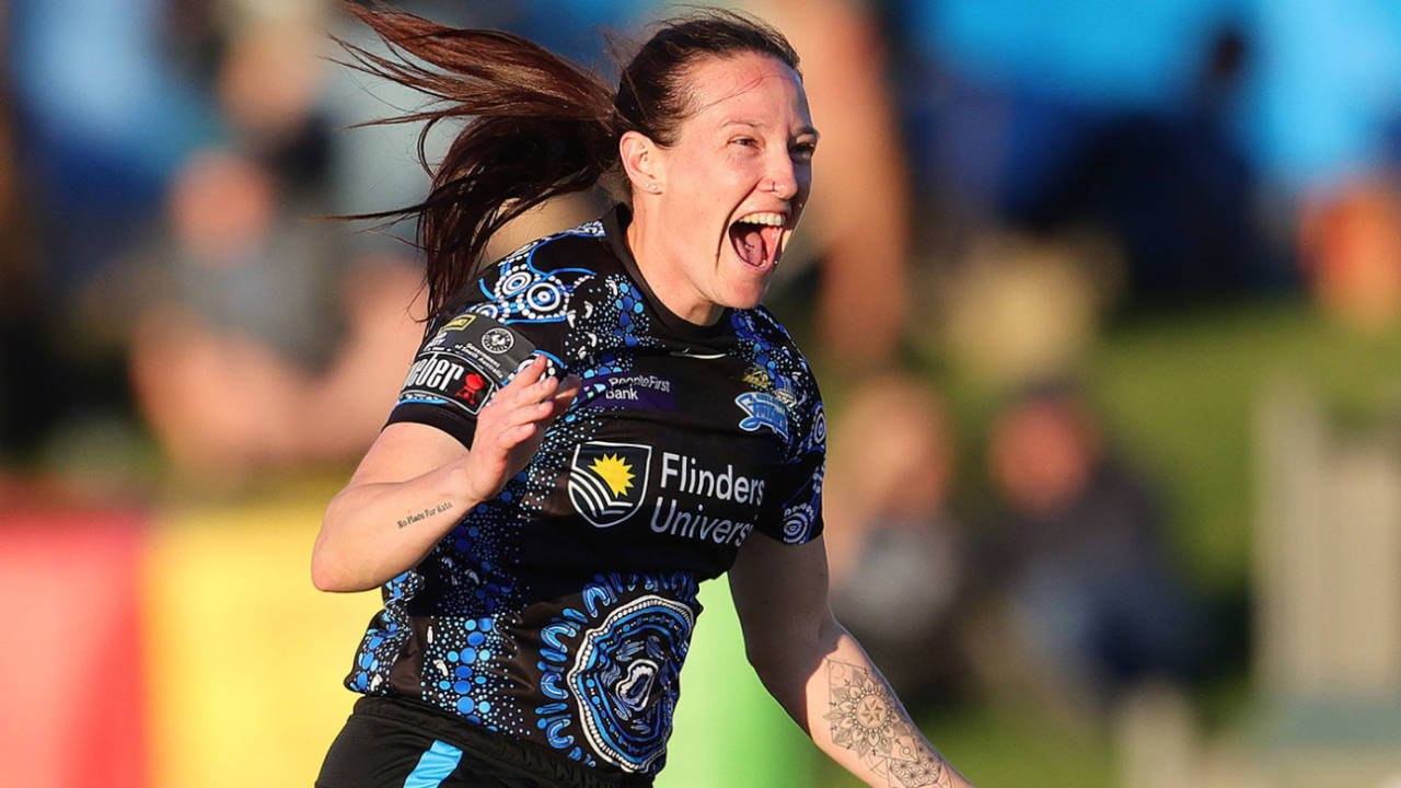 Megan Schutt ran through Perth Scorchers' top order, Adelaide Strikers vs Perth Scorchers, WBBL, Karen Rolton Oval, November 19, 2024