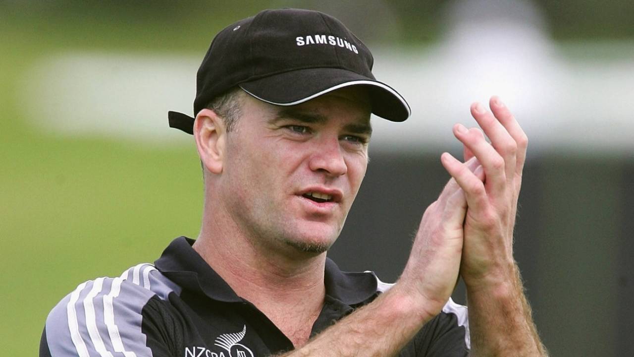 Dion Nash applauds, NZCPA Masters XI vs New Zealand Under-19, Hamilton, December 23, 2007