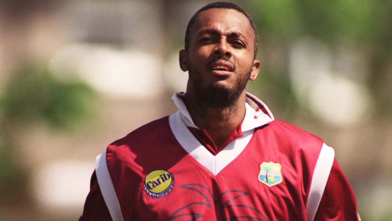 Courtney Walsh looks on, Bangladesh v West Indies, World Cup, Dublin, May 21, 1999
