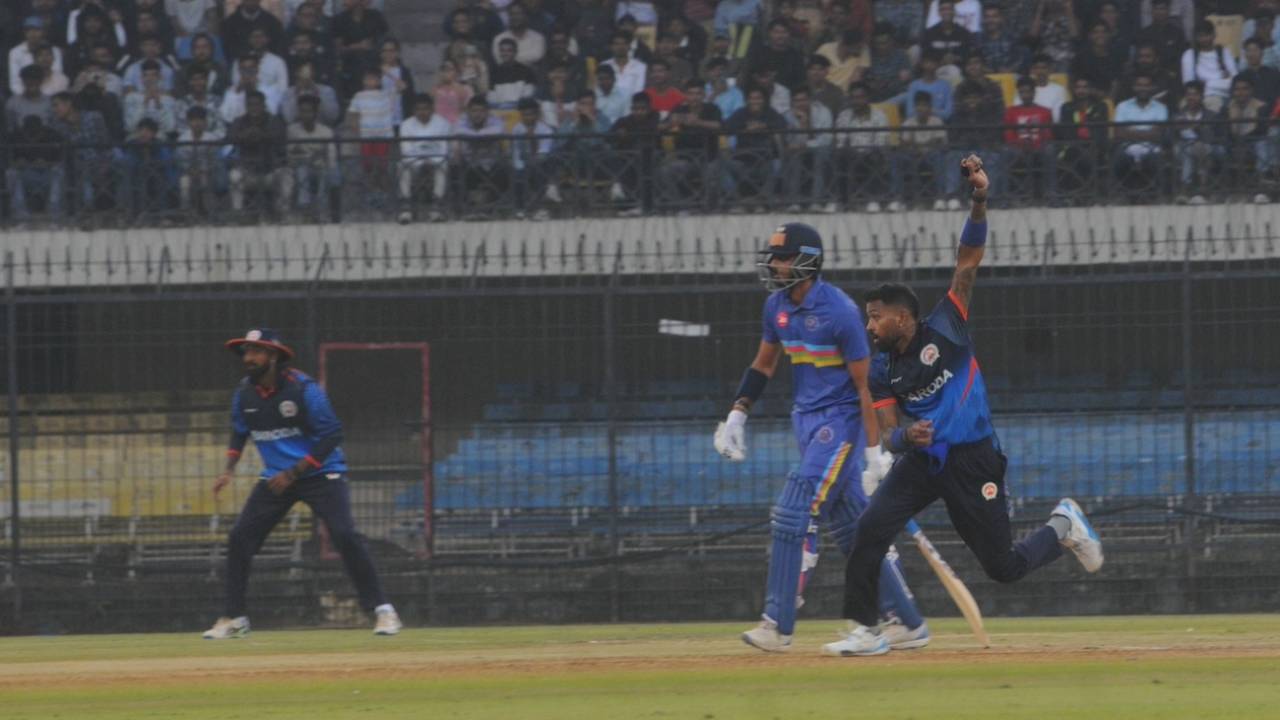 Hardik Pandya picked up a wicket and then hit 74 not out in 35 balls, Baroda vs Gujarat, Syed Mushtaq Ali Trophy, Indore, November 23, 2024