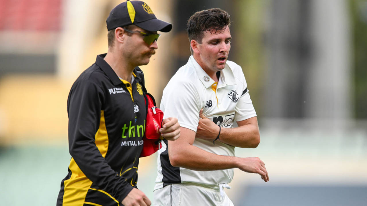 Jhye Richardson left the field but was able to return, Western Australia vs South Australia, Sheffield Shield, Adelaide Oval, November 24, 2024