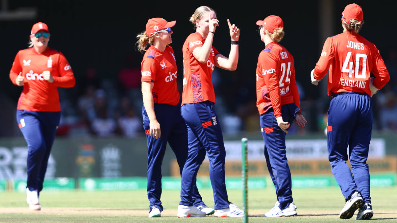 Freya Kemp bowled Anneke Bosch for 18, South Africa vs England, 1st Women's T20I, East London, November 24, 2024