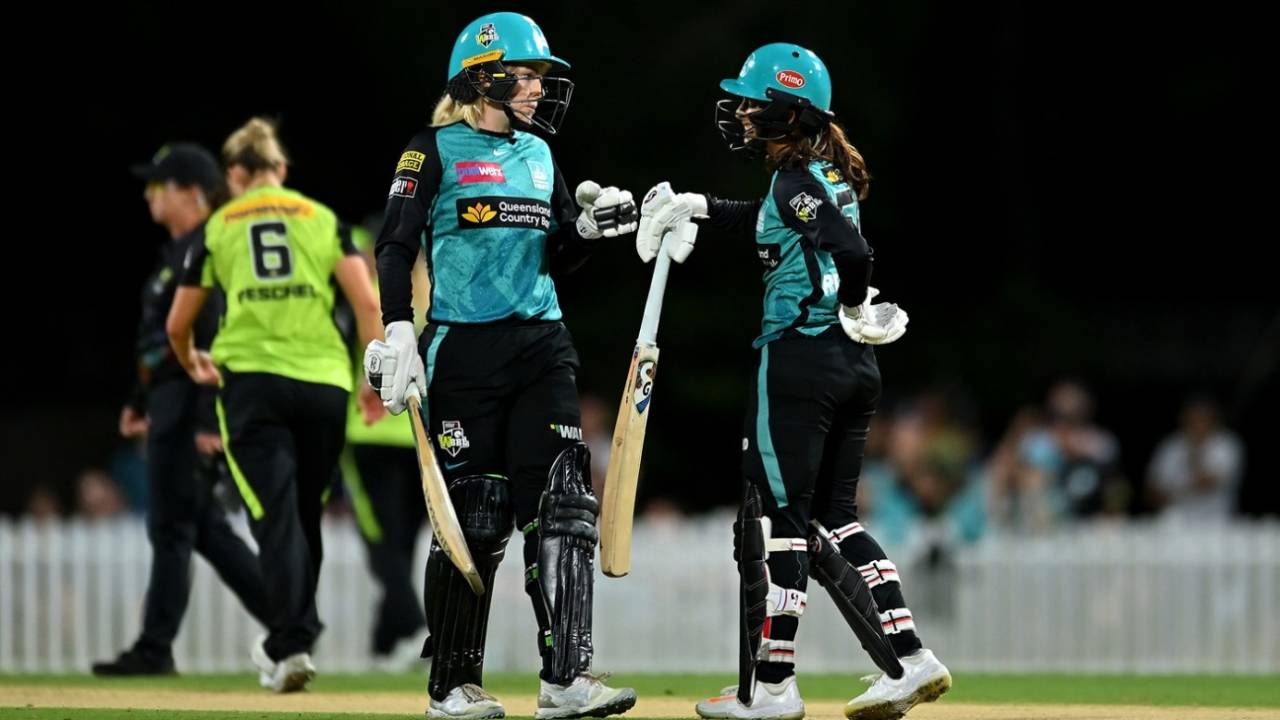 Georgia Redmayne and Jemimah Rodrigues starred in the chase, Brisbane Heat vs Sydney Thunder, Challenger, WBBL 2024-25, Allan Border Field, November 29, 2024
