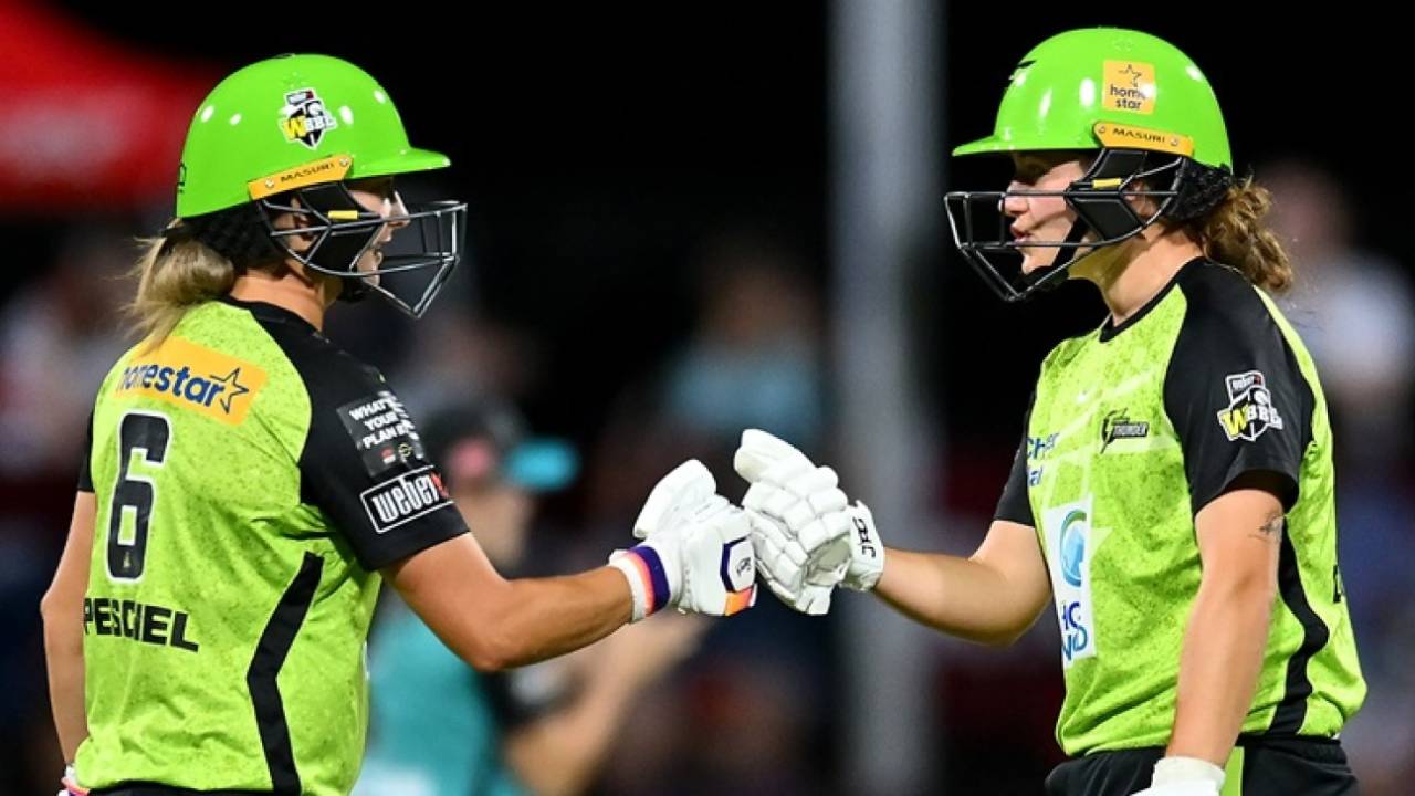 Taneale Peschel and Hannah Darlington added an unbeaten 64 to take Thunder to 133, Brisbane Heat vs Sydney Thunder, Challenger, WBBL 2024-25, Allan Border Field, November 29, 2024