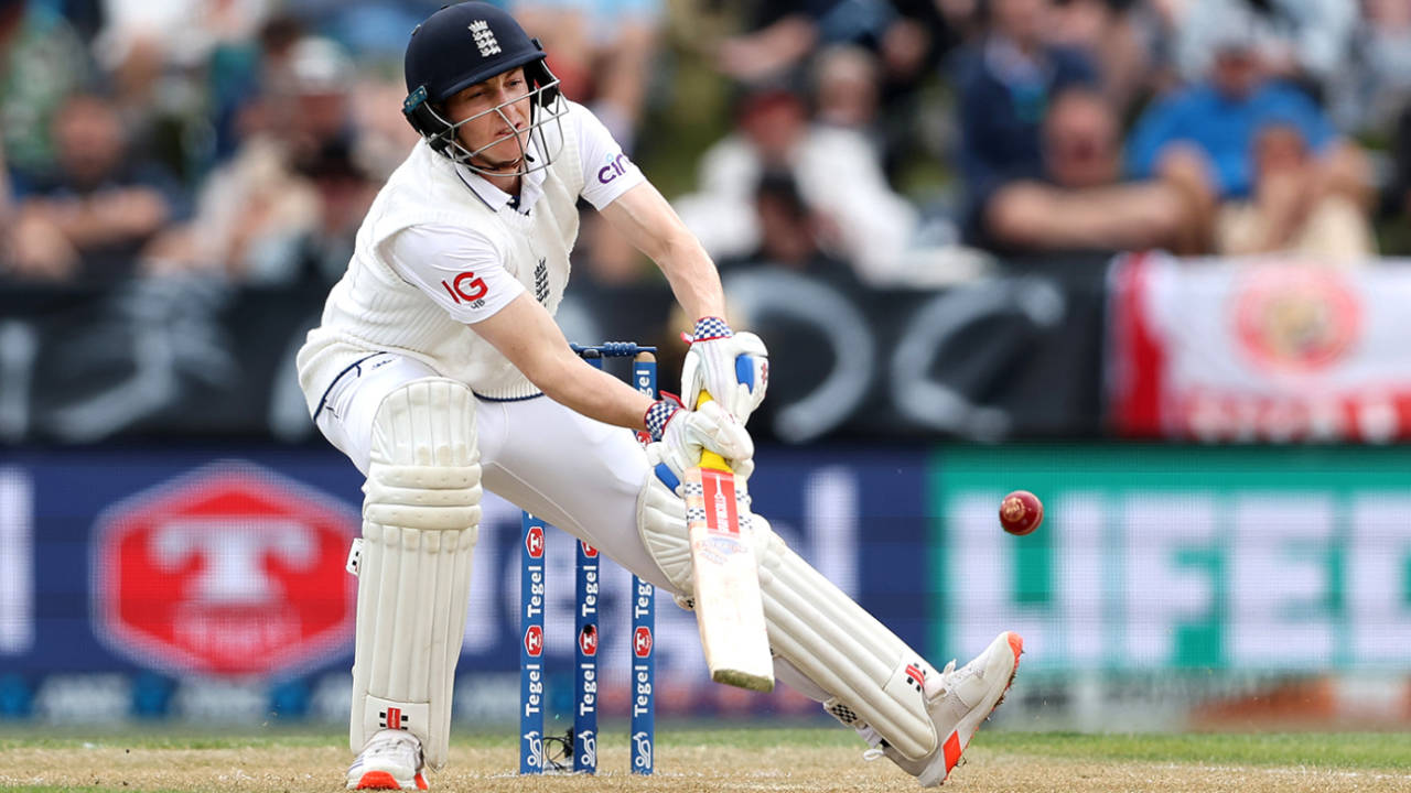 Harry Brook tumbles across while scooping, New Zealand vs England, 1st Men's Test, 3rd day, Christchurch, November 30, 2024