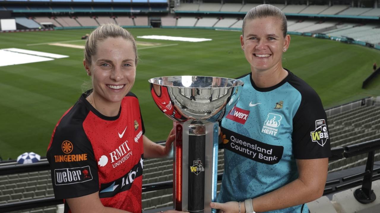 Sophie Molineux and Jess Jonassen pose with the WBBL trophy, WBBL 2024, Melbourne, November 30, 2024