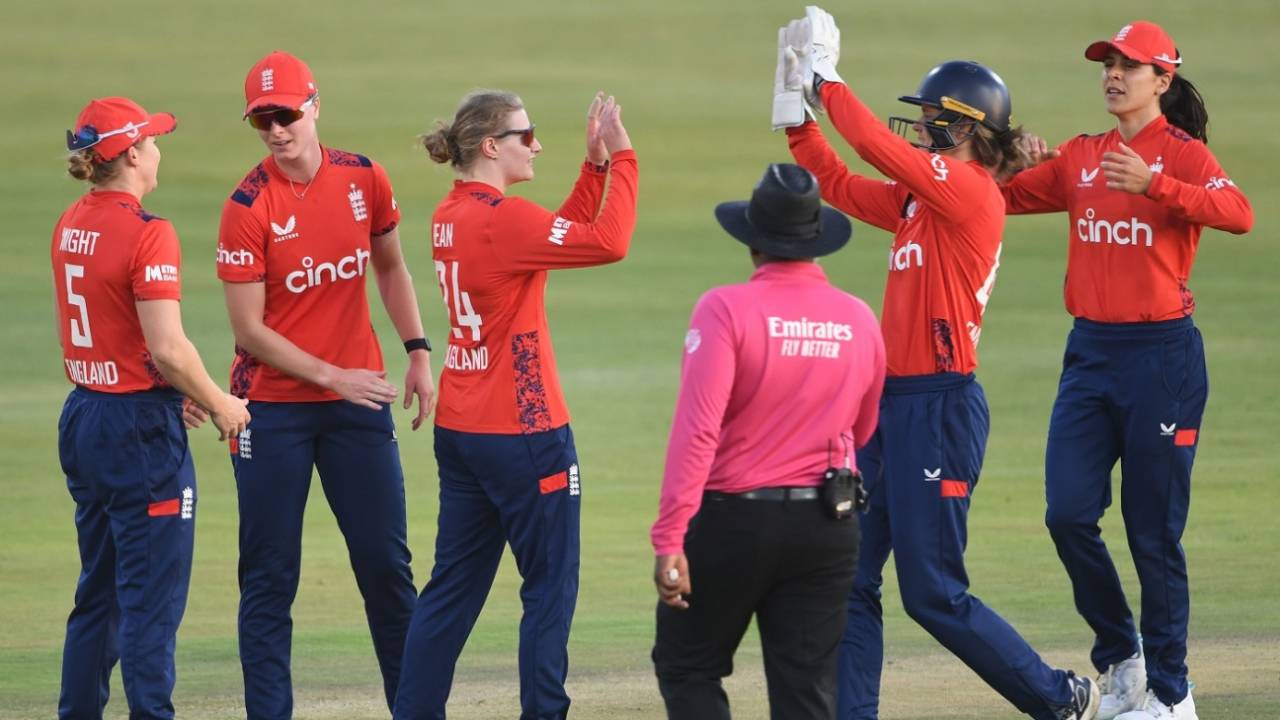 Charlie Dean took three wickets in her spell, South Africa vs England, 3rd Women's T20I, Centurion, November 30, 2024