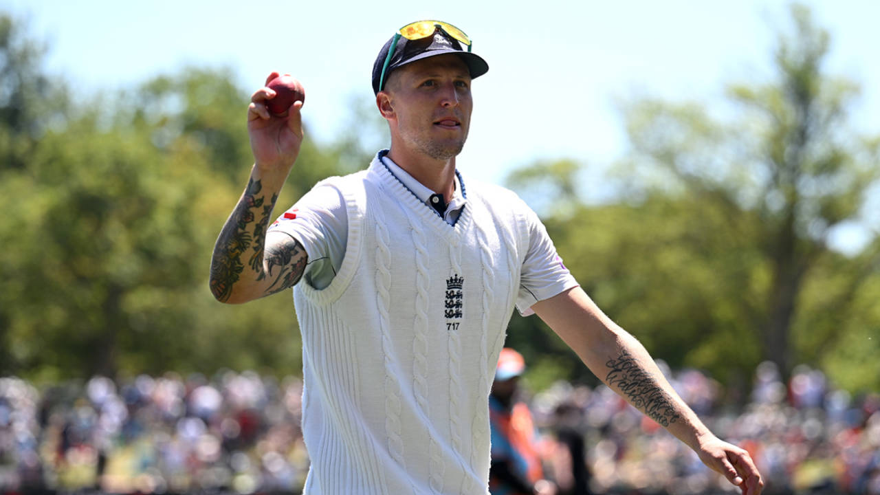 Brydon Carse soaks in the applause for his 10-wicket match haul, New Zealand vs England, 1st Men's Test, 4th day, Christchurch, December 1, 2024