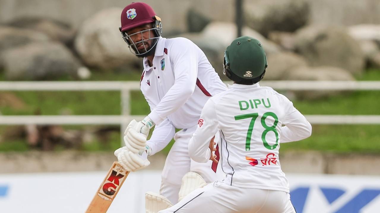 Shahadat Hossain gets under a catch to dismiss Mikyle Louis, West Indies vs Bangladesh, 2nd Test, 4th day, Kingston, December 2, 2024