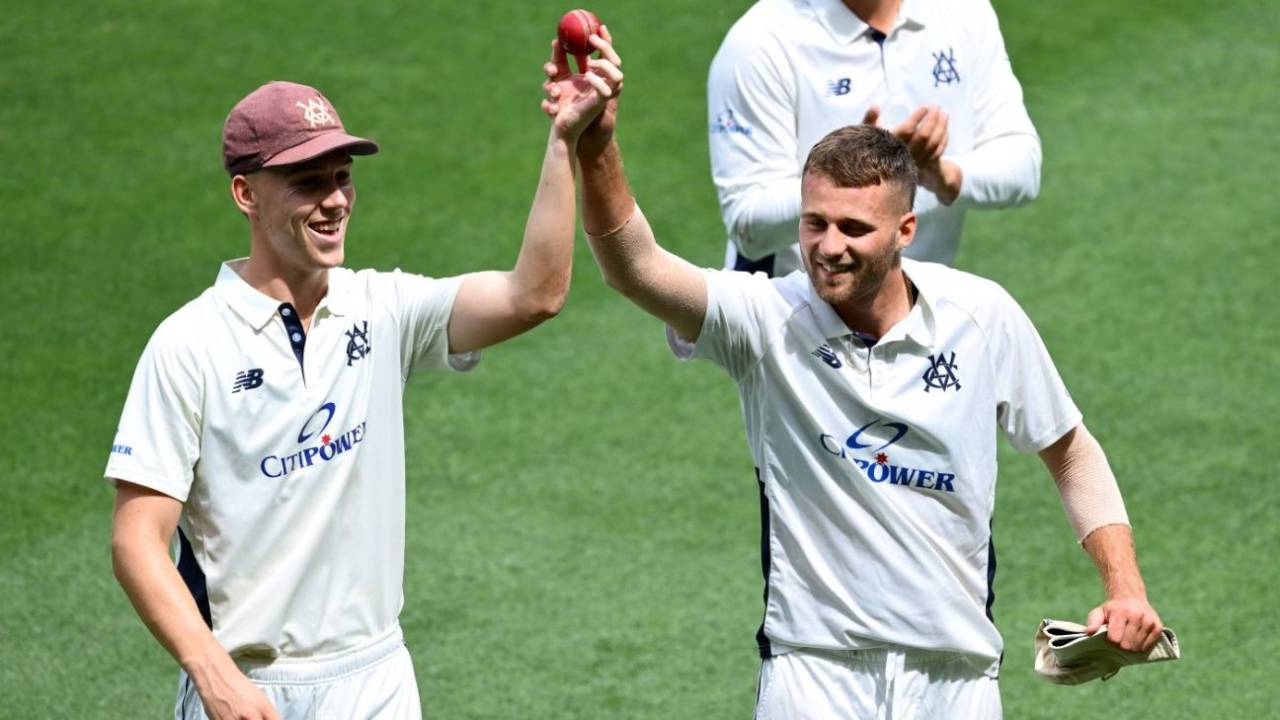 Mitchell Perry and Fergus O'Neill hold the ball together after both took five-wicket hauls in the same innings, Victoria vs Queensland, Day 1, Sheffield Shield, MCG, December 6, 2024