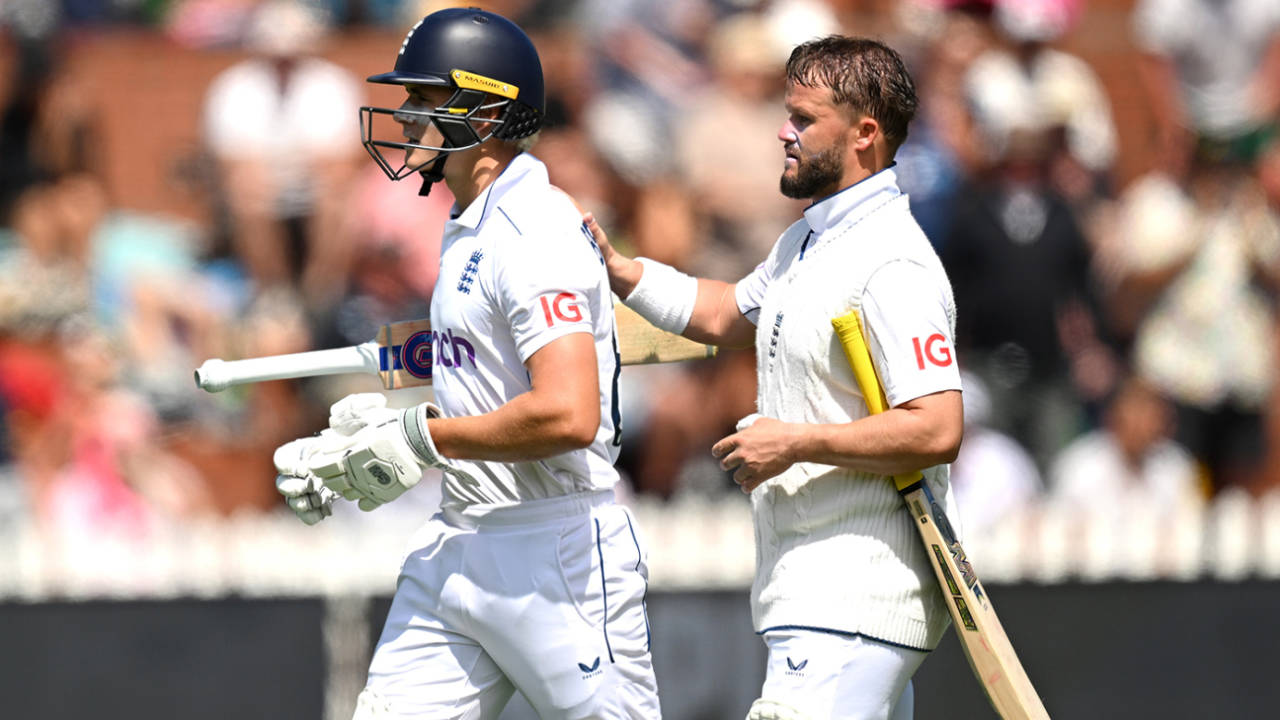 Jacob Bethell gets a pat on the back after being dismissed for 96, New Zealand vs England, 2nd Test, Wellington, 2nd day, December 7, 2024