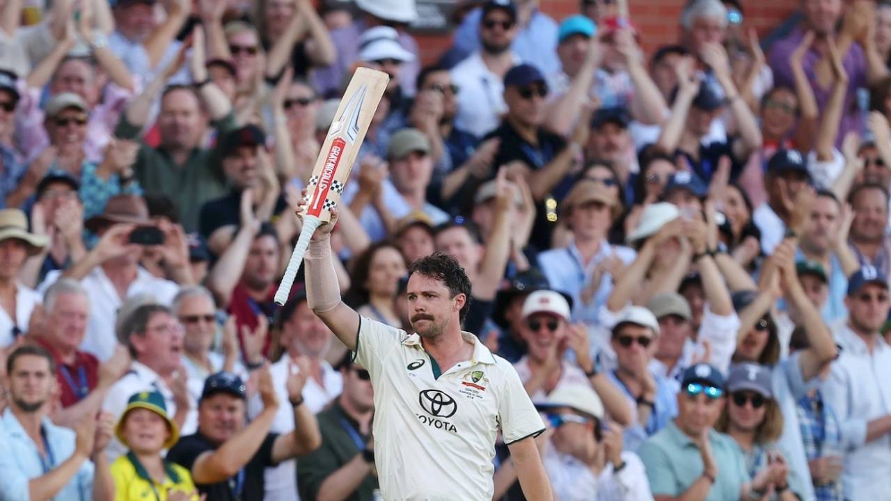 Travis Head is cheered off the field, Australia vs India, 2nd Test, Adelaide, 2nd day, December 7, 2024