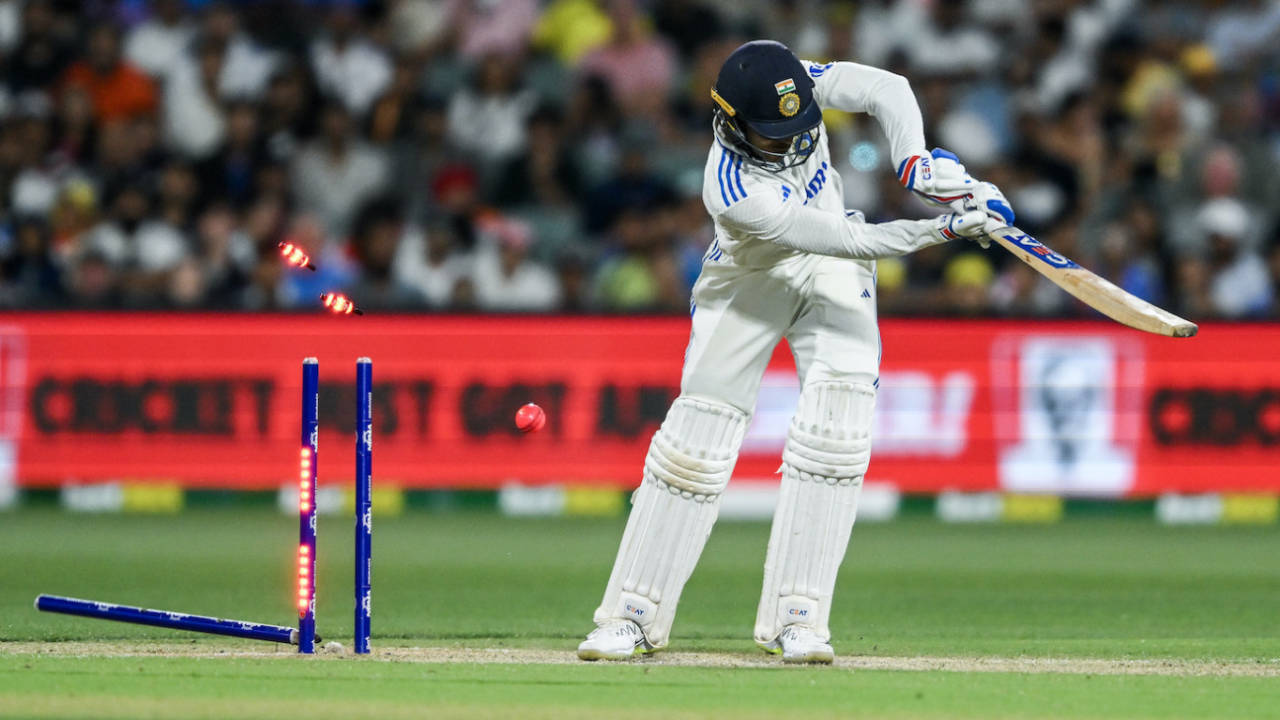 Shubman Gill was knocked over by an inswinging Mitchell Starc beauty, Australia vs India, 2nd Test, Adelaide, 2nd day, December 7, 2024