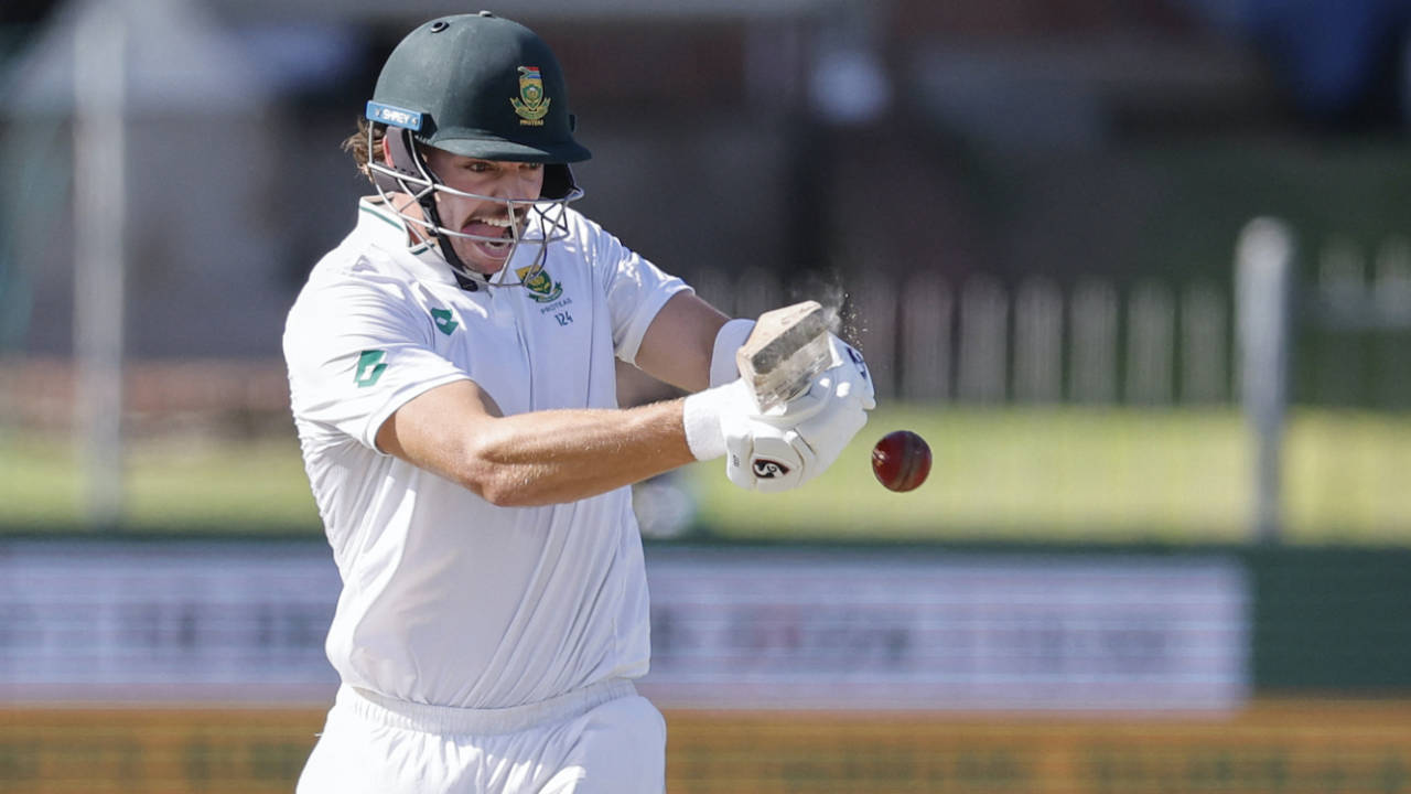 Tristan Stubbs steams a pull into the ground, South Africa vs Sri Lanka, 2nd Test, Gqeberha, 3rd day, December 7, 2024