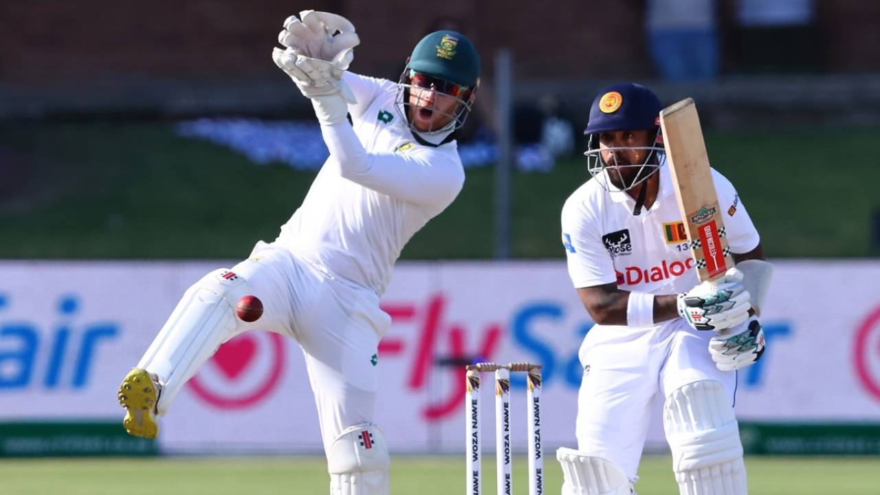 Kamindu Mendis was hit on the helmet by a nasty bouncer from Marco Jansen in the 33rd over, South Africa vs Sri Lanka, 2nd Test, Gqeberha, 4th day, December 8, 2024