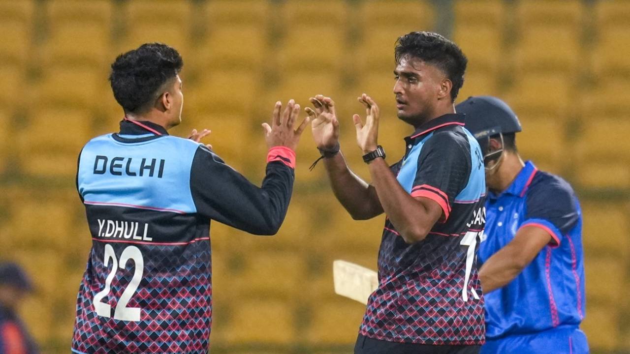 Himanshu Chauhan celebrates a wicket with Yash Dhull, Madhya Pradesh vs Delhi, semi-final, Syed Mushtaq Ali Trophy, Bengaluru, December 13, 2024