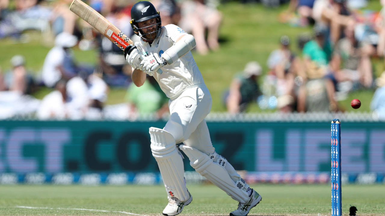 Kane Williamson turns leg side during his innings of 44, New Zealand vs England, 3rd Test, Hamilton, 1st day, December 14, 2024