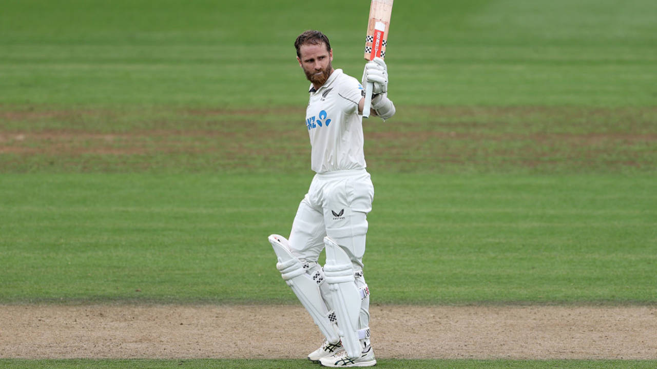 Kane Williamson raises his bat after bringing up his century, New Zealand vs England, 3rd Test, Hamilton, 3rd day, December 16, 2024