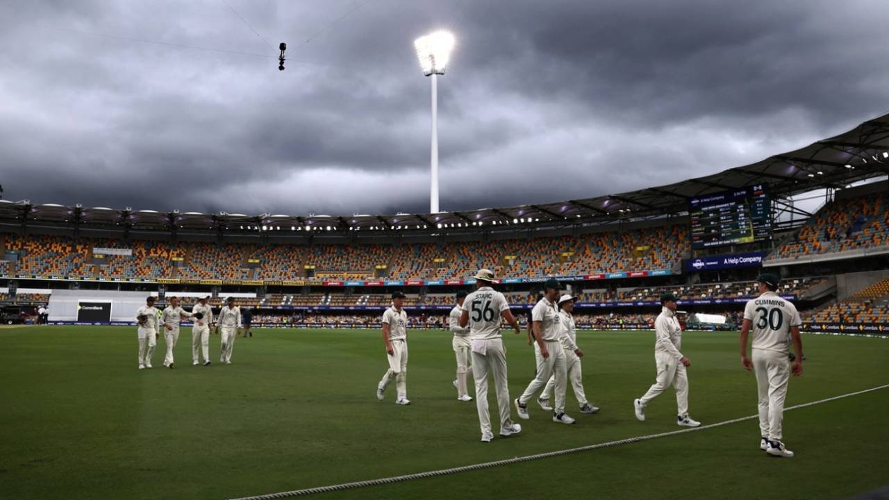 Bad light forces players off for the final time in the game, Australia vs India, 3rd Test, Brisbane, 5th day, December 18, 2024