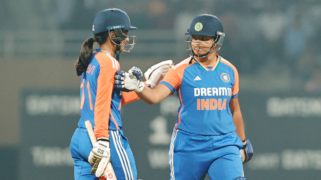Raghvi Bist and Richa Ghosh put the finishing touches on a blazing Indian innings, India vs West Indies, 3rd Women's T20I, Navi Mumbai, December 19, 2024