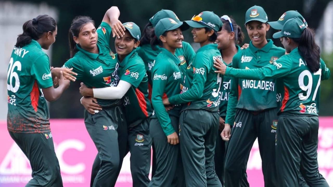 The Bangladesh fielders celebrate the fall of an Indian wicket, India Women Under-19s vs Bangladesh Women Under-19s, Final, U19 Women's T20 Asia Cup, Kuala Lumpur