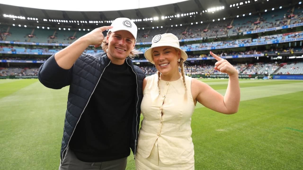 Jackson Warne and Brooke Warne pose with hats for their father Shane Warne, Australia vs India, 4th Test, Melbourne, 2nd day, December 27, 2024