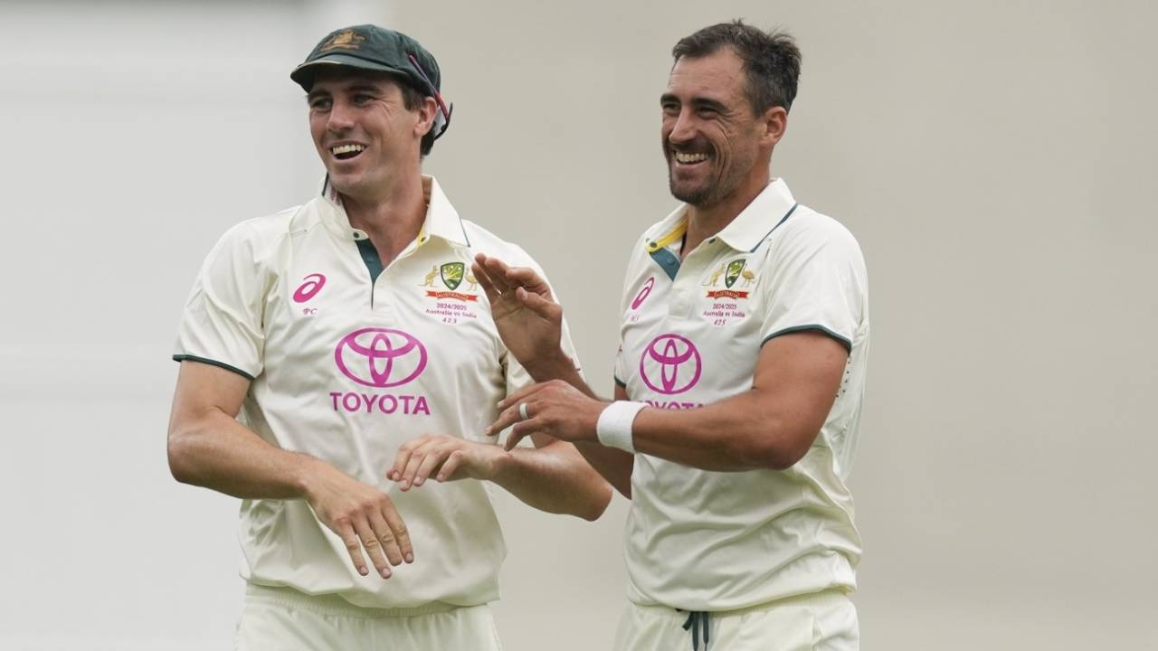 Pat Cummins and Mitchell Starc celebrate KL Rahul's wicket, Australia vs India, 5th Test, Sydney, 1st day, January 3, 2025