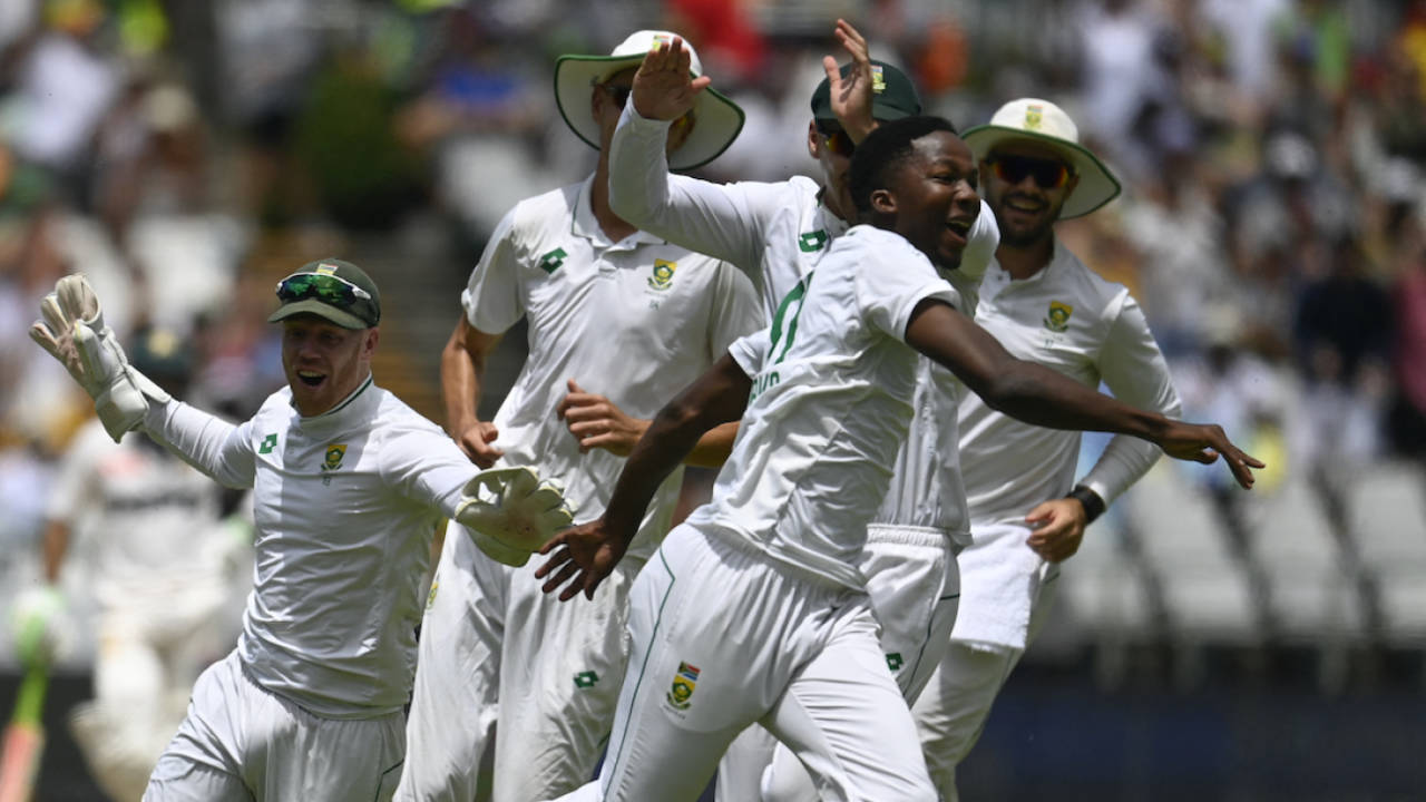 Kwena Maphaka's first Test wicket got his team-mates rallying around him, South Africa vs Pakistan, 2nd Test, Cape Town, 3rd day, January 5, 2025