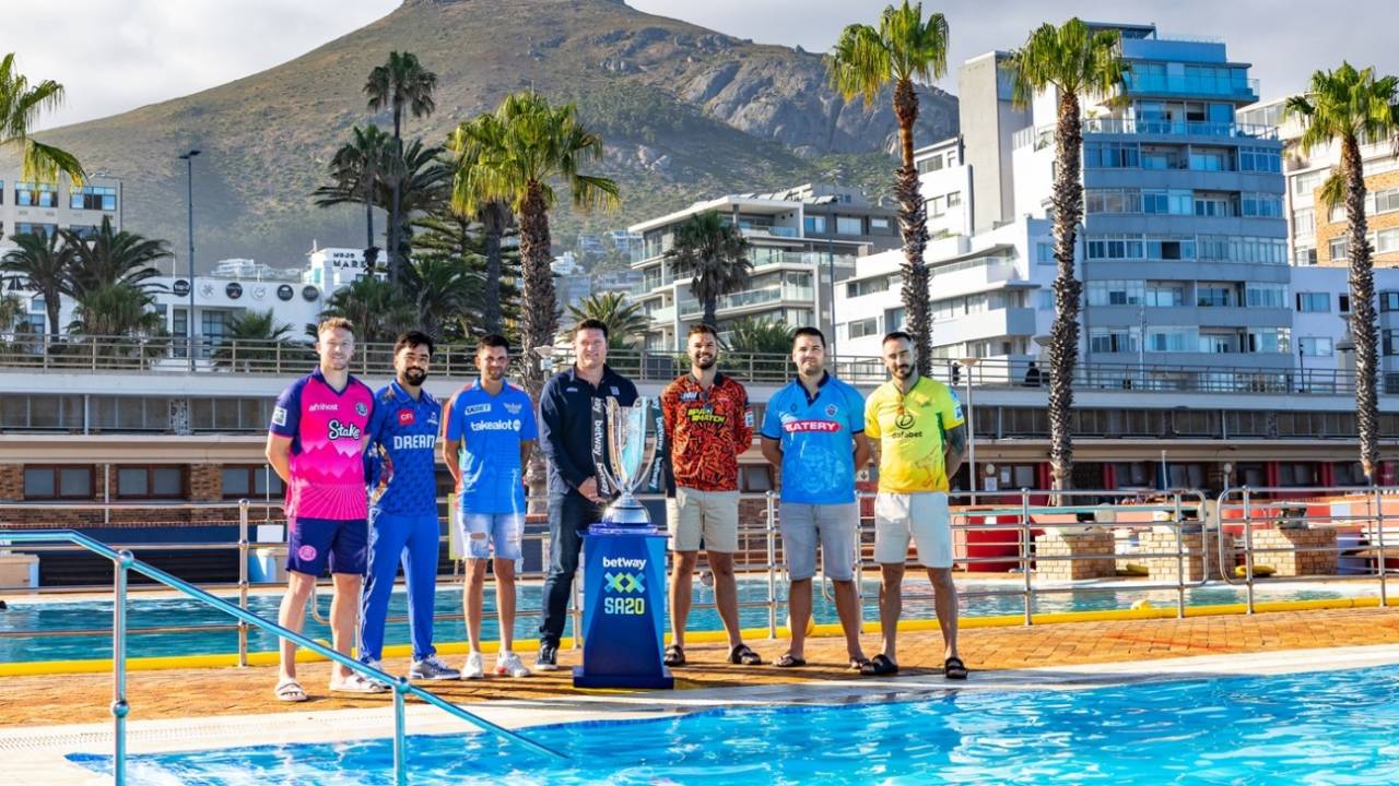 David Miller, Rashid Khan, Keshav Maharaj, Graeme Smith, Aiden Markram, Rilee Rossouw and Faf du Plessis pose with the SA20 trophy, Cape Town, January 8, 2025