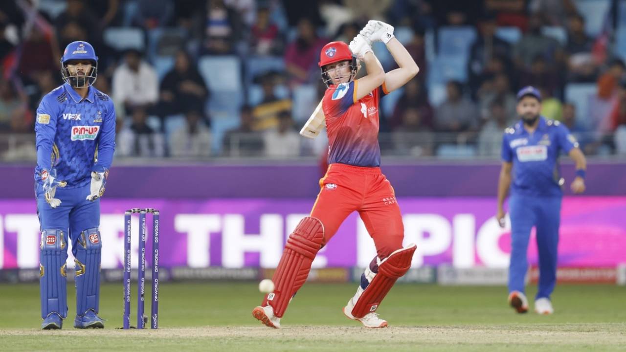 Brandon McMullen flays one away on the back foot, Dubai Capitals vs MI Emirates, ILT20 2025, Dubai, January 11, 2025