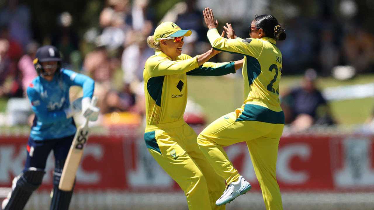 Alana King produced a ripper to remove Danni Wyatt-Hodge, 2nd ODI, Women's Ashes, Junction Oval, January 14, 2025
