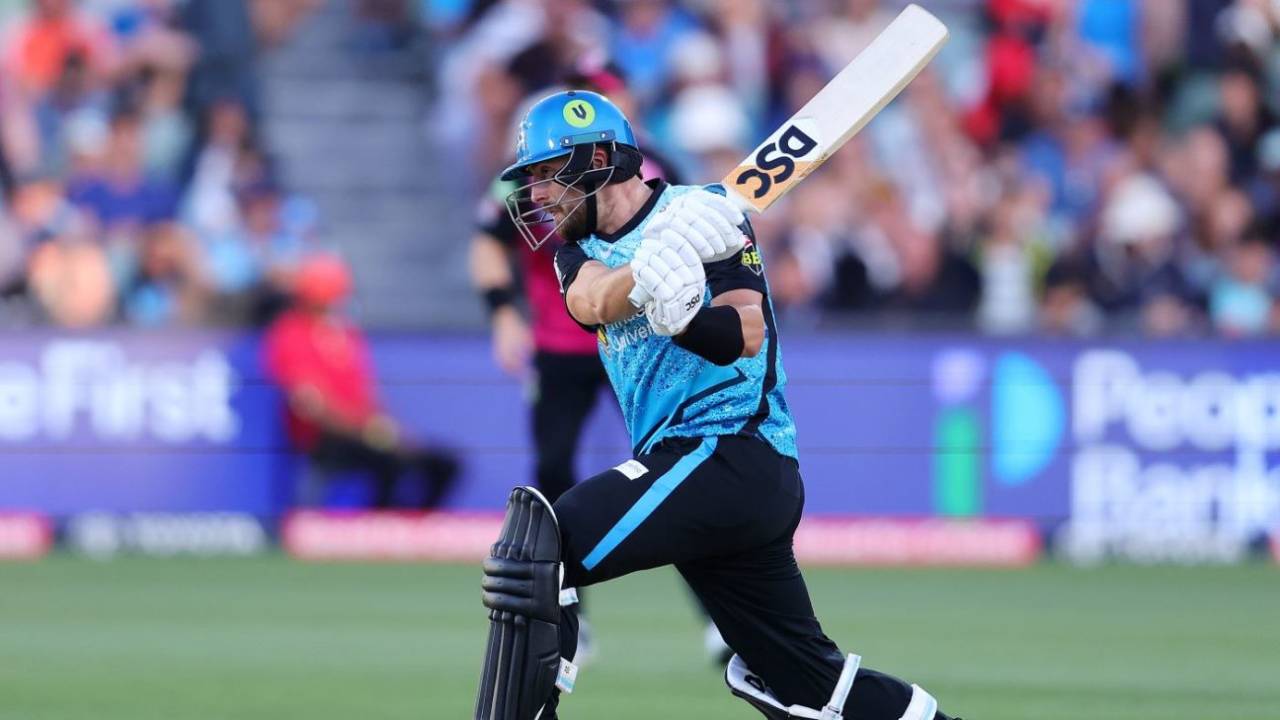 Alex Ross drives down the ground, Adelaide Strikers vs Sydney Sixers, BBL, Adelaide Oval, January 15, 2025