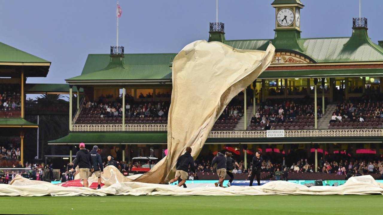 Strong winds sent the pitch covers flying during the rain break, Sydney Sixers vs Sydney Thunder, BBL 2024-25, Sydney, January 17, 2025