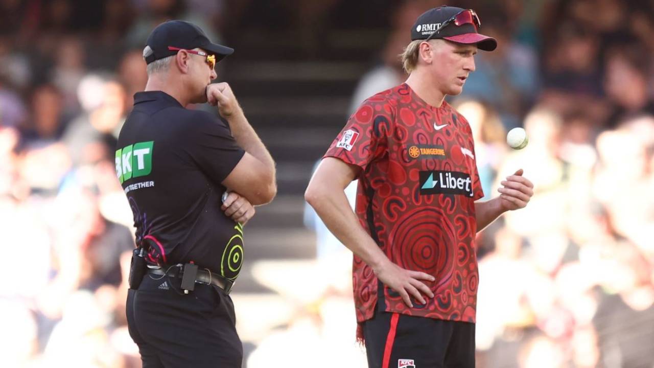 Umpire Donovan Koch removed Will Sutherland and Fergus O'Neill for running in the protected zone, Melbourne Renegades vs Brisbane Heat, BBL, Marvel Stadium, January 18, 2025