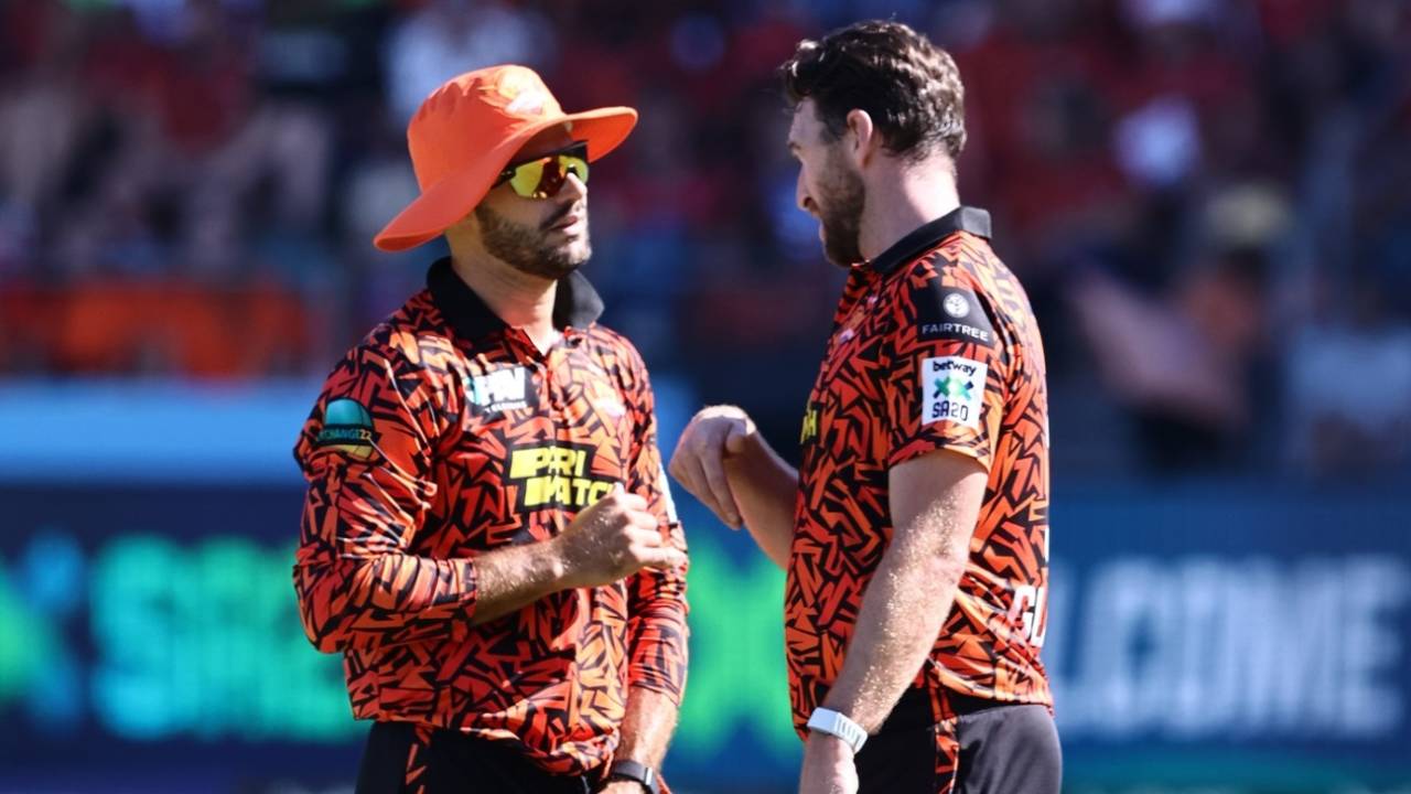 Aiden Markram has a chat with Richard Gleeson, Sunrisers Eastern Cape vs Durban's Super Giants, SA20 2025, Gqeberha, January 19, 2025