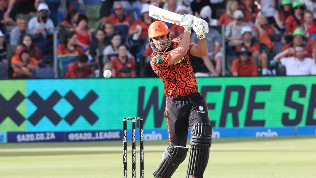 David Bedingham drills the ball down the ground, Sunrisers Eastern Cape vs Durban's Super Giants, SA20 2025, Gqeberha, January 19, 2025