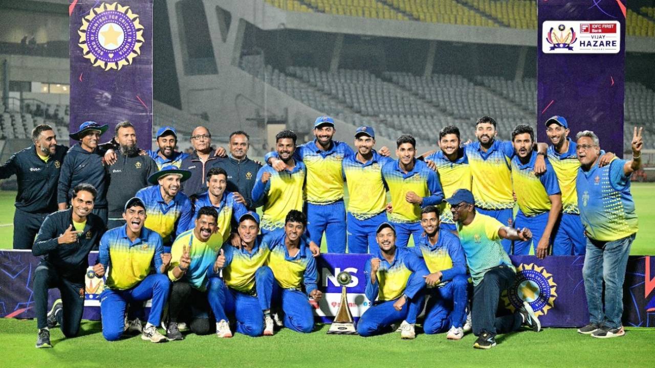 The Karnataka squad poses with the trophy, Karnataka vs Vidarbha, Vijay Hazare Trophy final, Vadodara, January 18, 2025