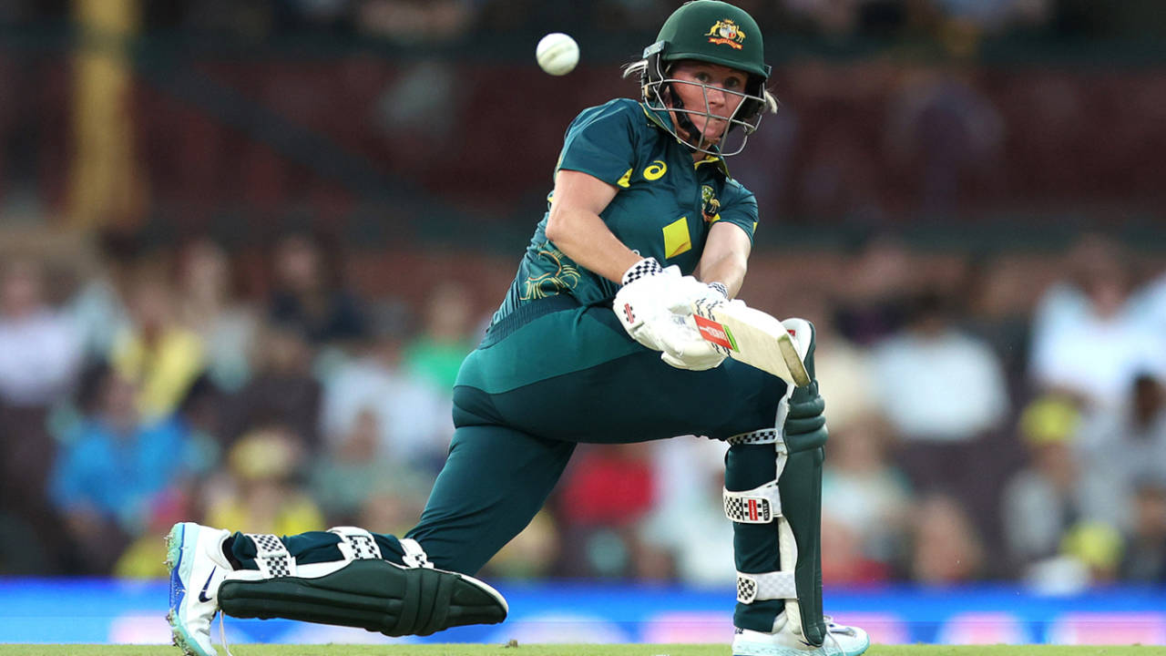 Beth Mooney swings into the leg side, Australia vs England, Women's Ashes, 1st T20I, Sydney, January 20, 2025