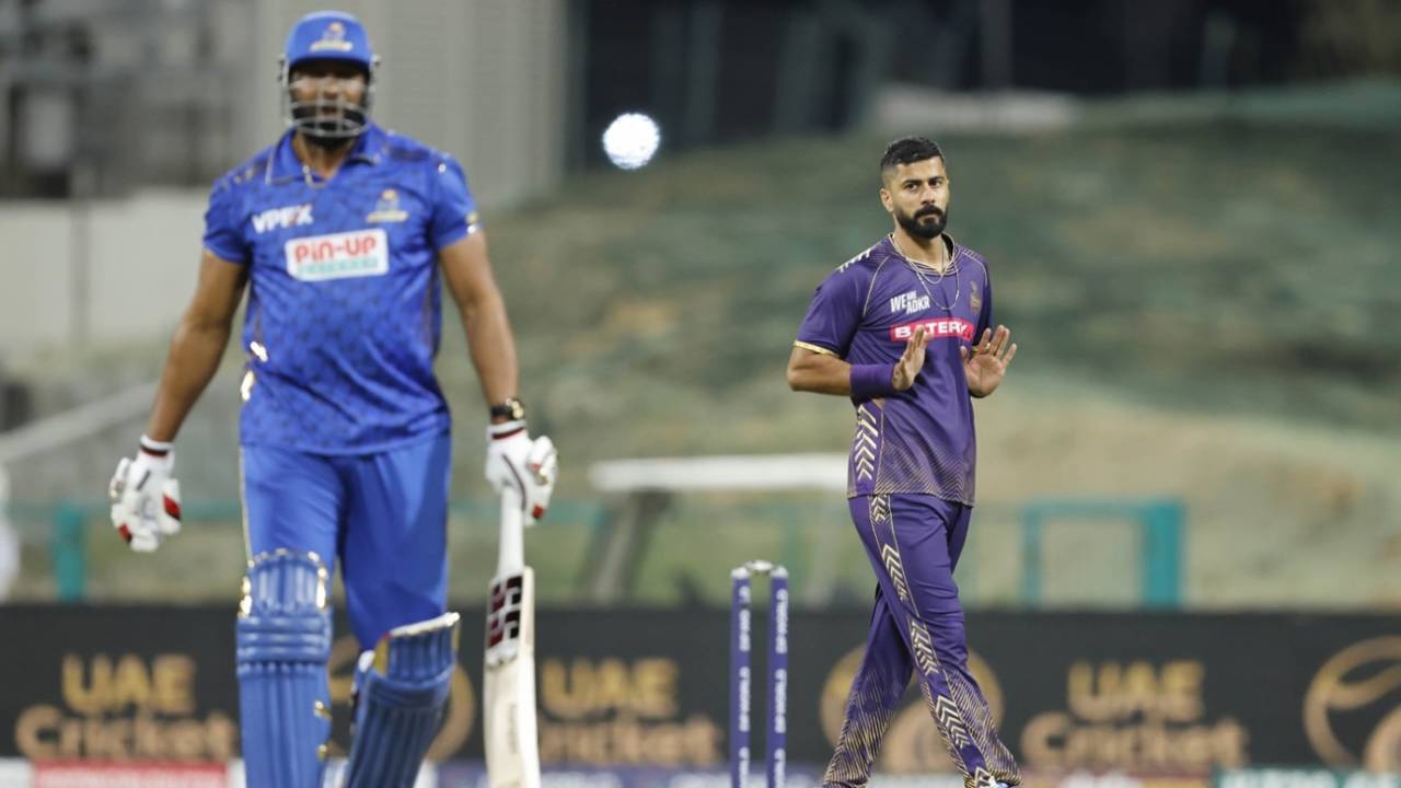 Ali Khan castled Kieron Pollard for 5, Abu Dhabi Knight Riders vs MI Emirates, ILT20 2025, Abu Dhabi, January 21, 2025