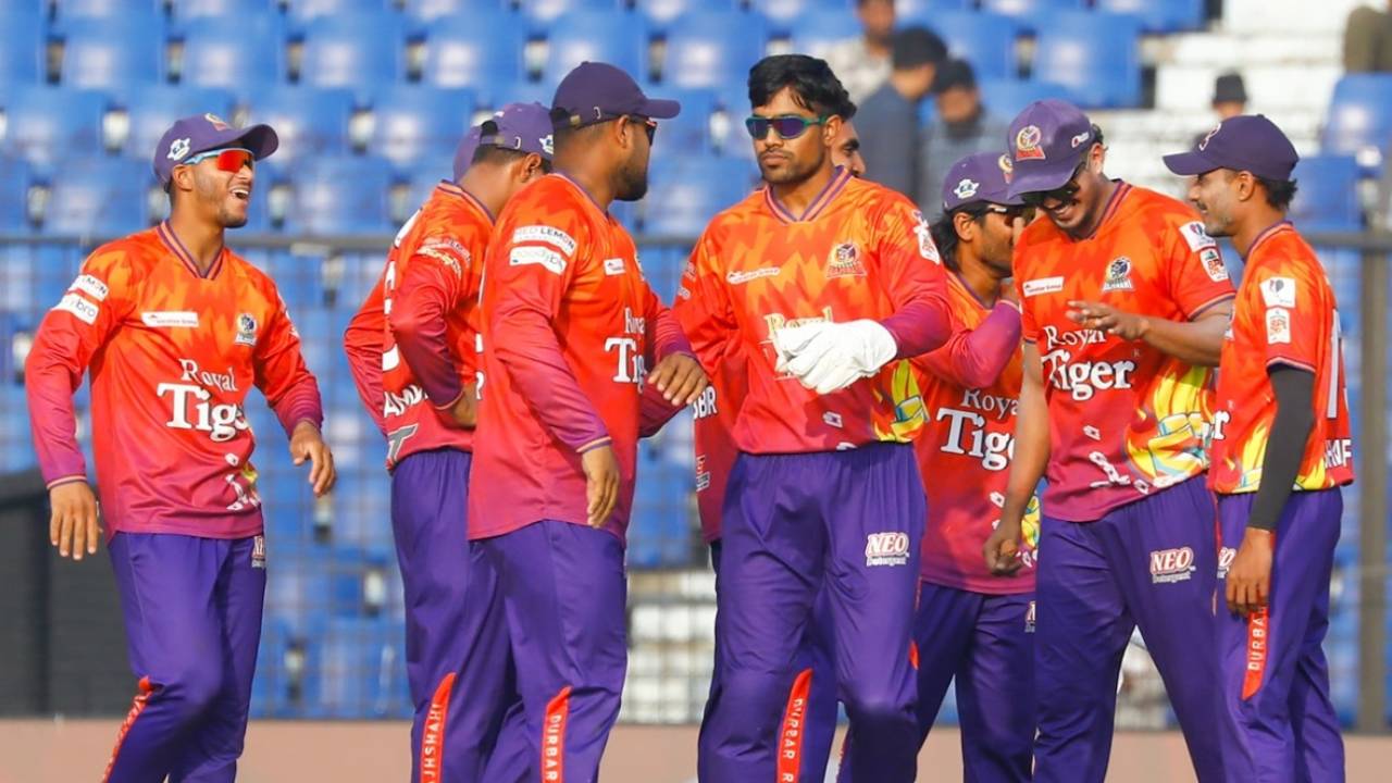 The Durbar Rajshahi bowlers picked wickets at regular intervals, Rangpur Riders vs Durbar Rajshahi, BPL 2025, Chattogram, January 23, 2024