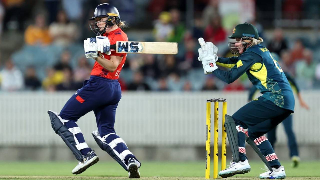 Heather Knight pulls through the legside, Australia vs England, 2nd T20I, Women's Ashes, Canberra, January 23, 2025