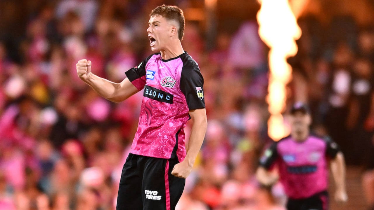 Mitchell Perry took the first wicket of the chase, Sydney Sixers vs Sydney Thunder, Challenger, BBL, Sydney, January 24, 2025