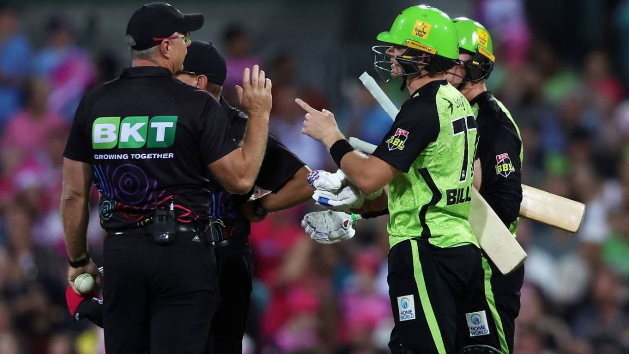 Matthew Gilkes and Sam Billings query a run out decision, Sydney Sixers vs Sydney Thunder, Challenger, BBL, Sydney, January 24, 2025