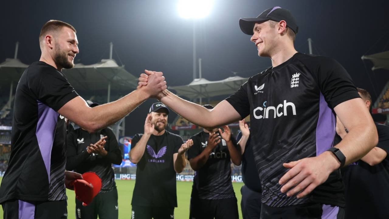 Gus Atkinson presents Jamie Smith his first T20I cap, India vs England, 2nd T20I, Chennai, January 25, 2025