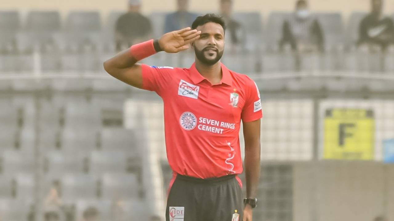 Ebadot Hossain celebrates after getting rid of Mehidy Hasan Miraz, Khulna Tigers vs Fortune Barishal, BPL 2025, Dhaka, January 27, 2025