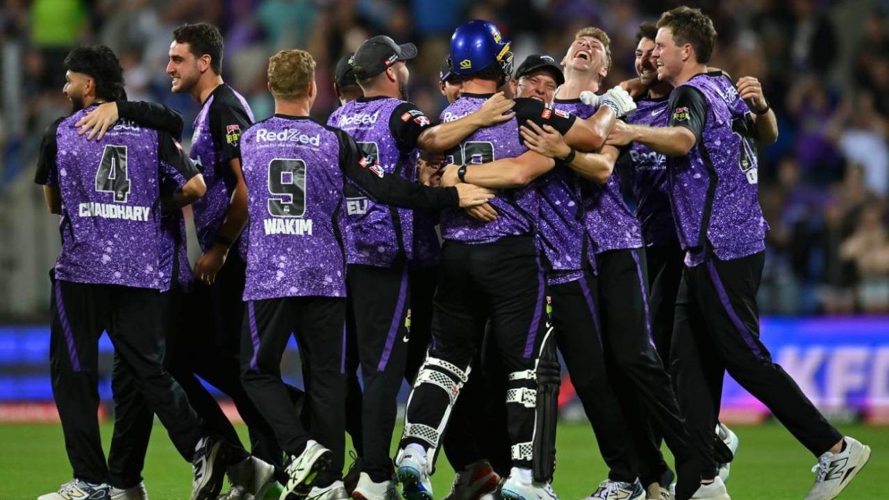 Hobart Hurricanes celebrate the winning moment, Hobart Hurricanes vs Sydney Thunder, BBL final, Hobart, January 27, 2025
