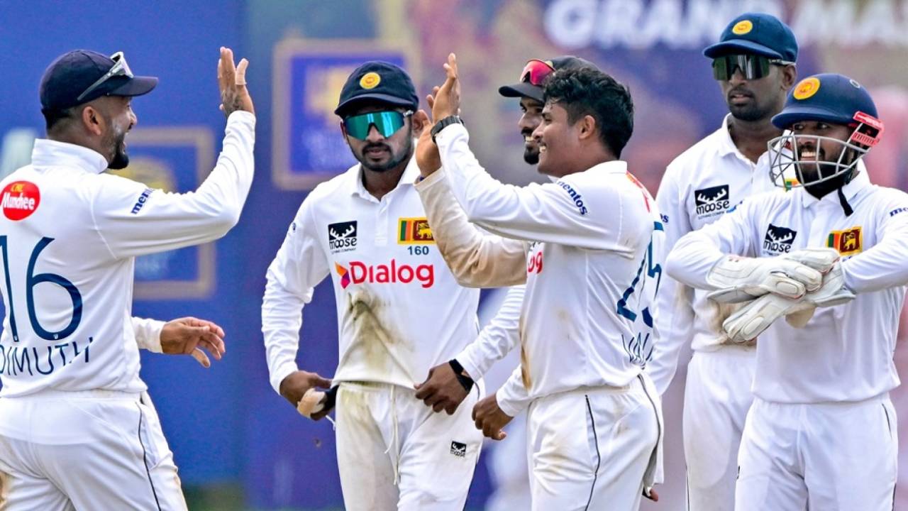 Jeffrey Vandersay was rewarded for an excellent first spell with the wicket of Marnus Labuschagne, Sri Lanka vs Australia, 1st Test, Galle, 1st day, January 29, 2025