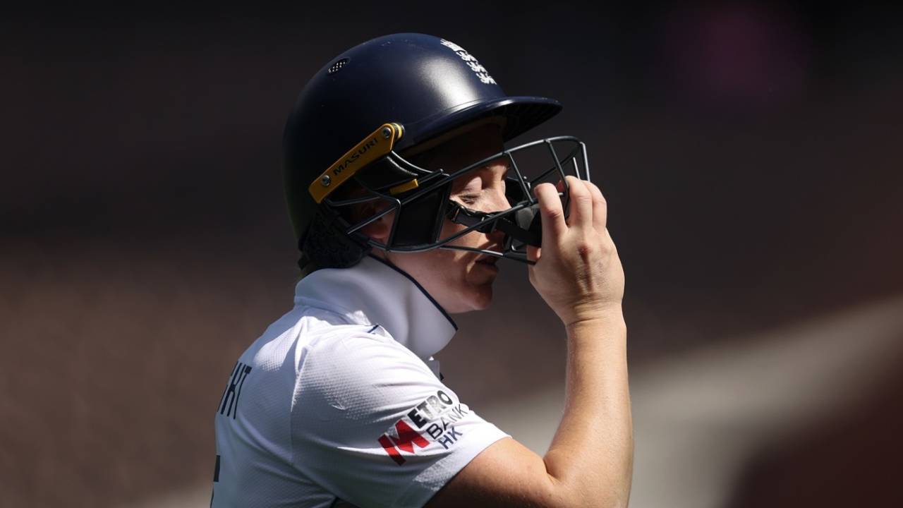 Heather Knight walks back to the dugout, Australia vs England, Women's Ashes, only Test, 1st day, Melbourne, January 30, 2025