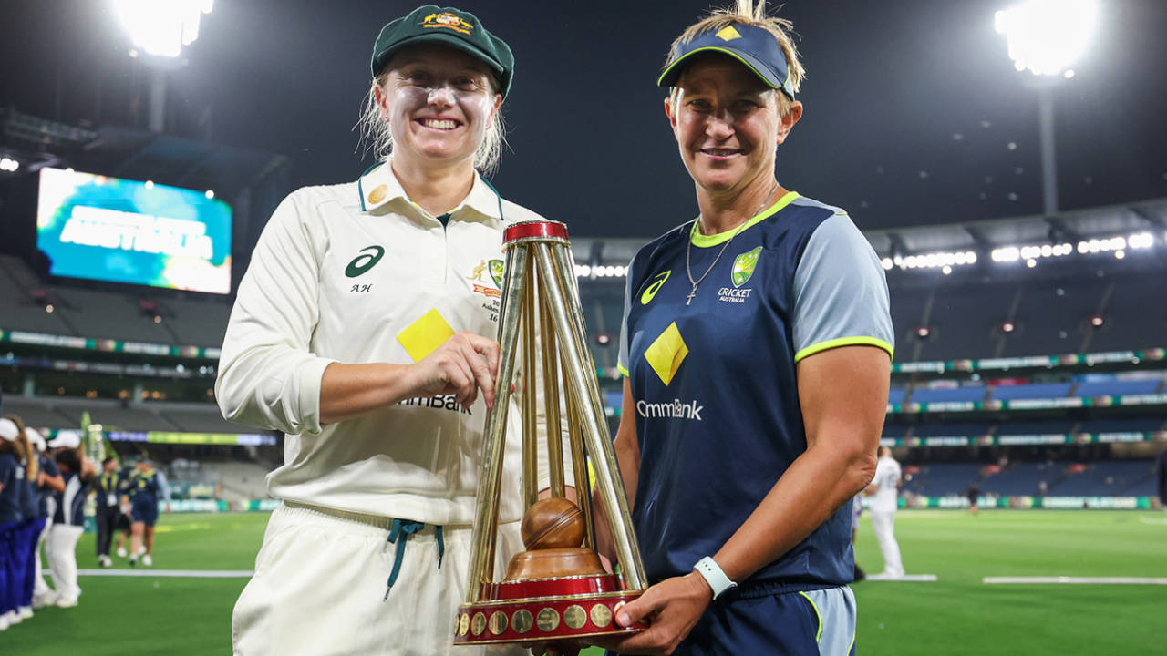 Alyssa Healy and Shelley Nitschke with the Ashes trophy, Australia vs England, Women's Ashes, only Test, 3rd day, Melbourne, February 1, 2025